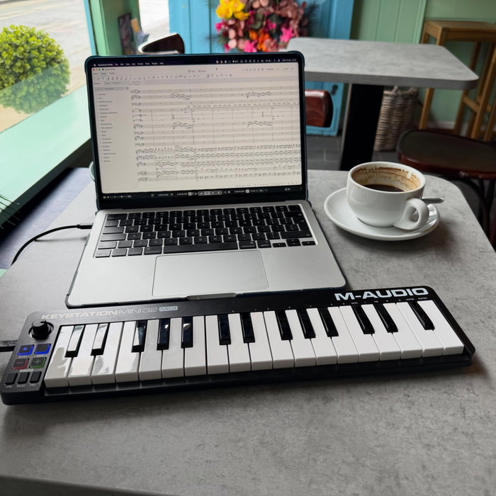 Coffee shop composing just got an upgrade 💪🎵🎹